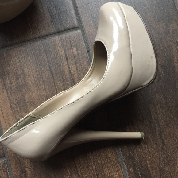 3/$25❤️Nude heels (US6.5) - Picture 5 of 9